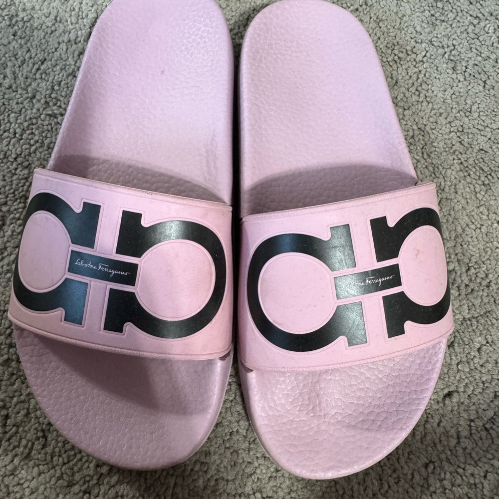 Salvatore Ferragamo Pink Logo Slides 5M